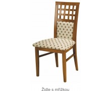 Židle z masivu s mřížkou