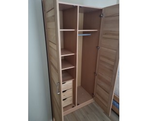 Šatní skříň z masivu Pia 2