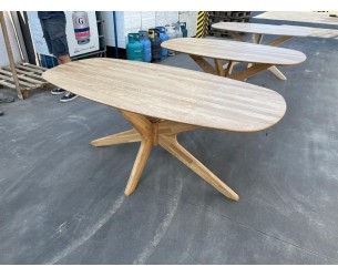 Jídelní stůl z masivu Dan 160